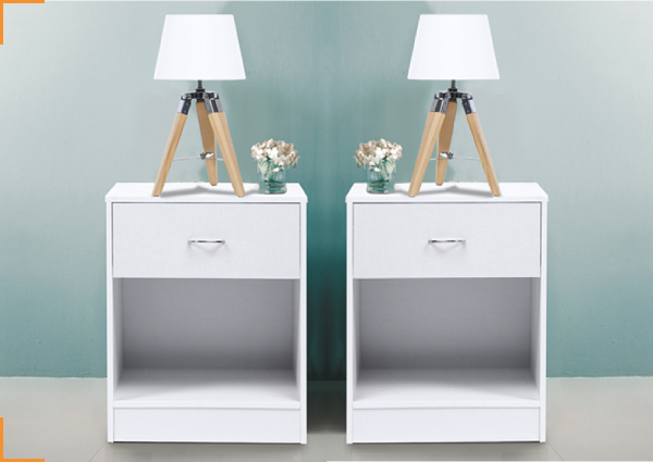 2 TABLES DE CHEVET BLANCHES + 2 LAMPES DE CHEVET TREPIED BOIS BLANCHES