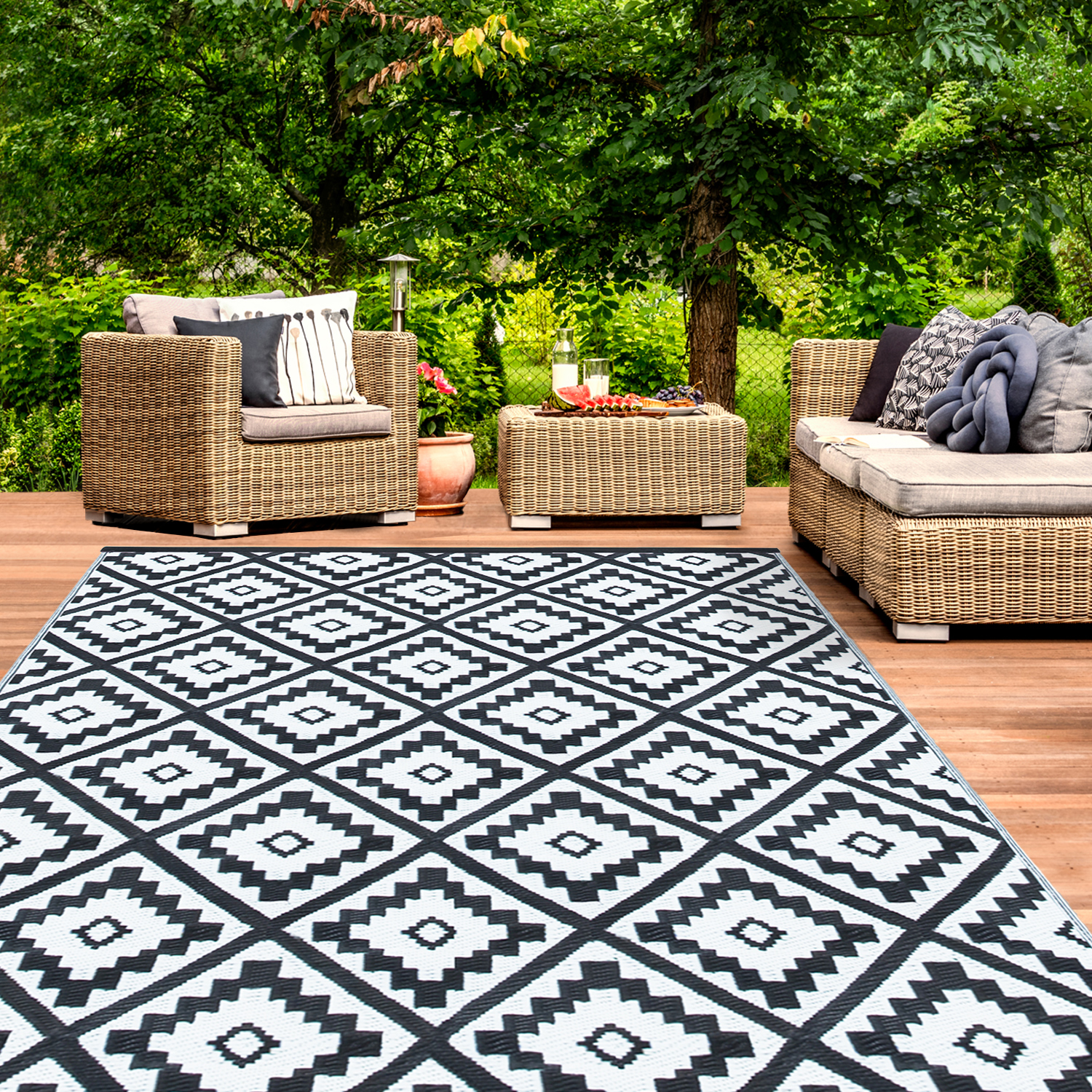 Tapis extérieur noir et blanc motifs géométriques 180 x 280 cm