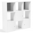 Meuble de rangement cube 9 cases bois blanc avec 3 portes blanches fond gris