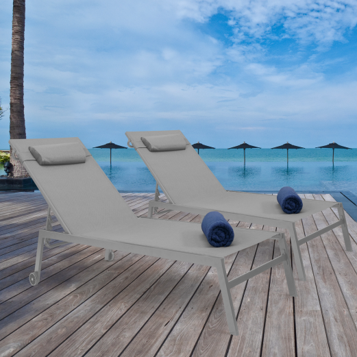 Lot de 2 transats de jardin inclinables en aluminium COZUMEL gris clair et gris avec roulettes Lot de 2 transats de jardin inclinables en aluminium COZUMEL gris clair et gris avec roulettes