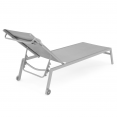 Lot de 2 transats de jardin inclinables en aluminium COZUMEL gris clair et gris avec roulettes