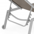 Lot de 2 transats de jardin inclinables en aluminium COZUMEL taupe et gris avec roulettes