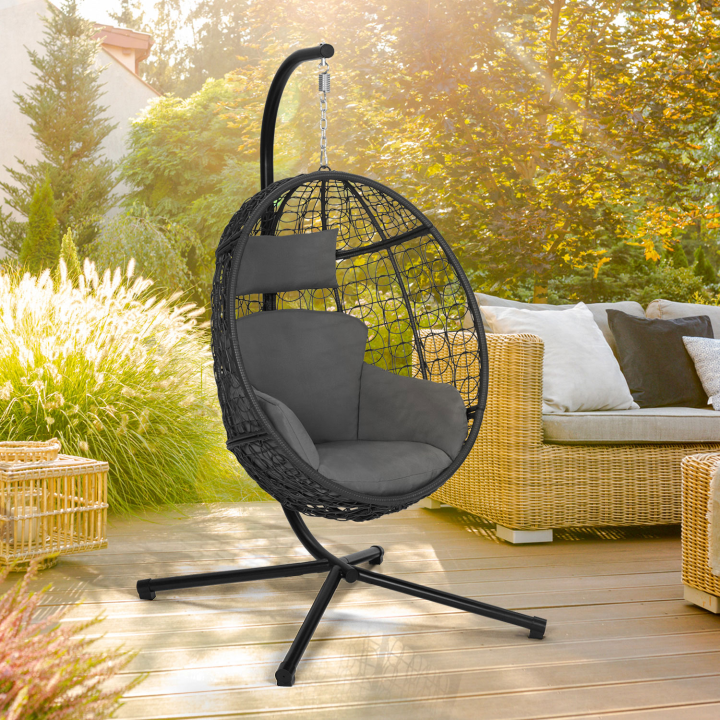 Fauteuil oeuf suspendu ajouré effet rotin noir avec coussin gris Fauteuil oeuf suspendu ajouré effet rotin noir avec coussin gris