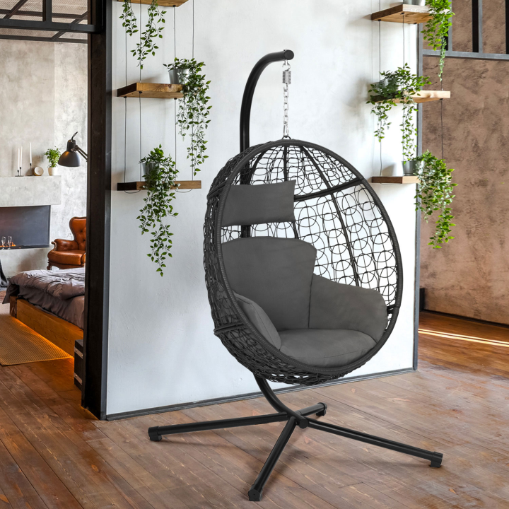 Fauteuil oeuf suspendu ajouré effet rotin noir avec coussin gris Fauteuil oeuf suspendu ajouré effet rotin noir avec coussin gris