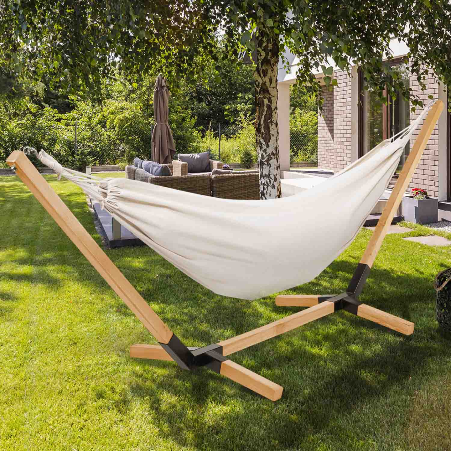Hamaca con soporte de madera y lona color crudo TAHITI