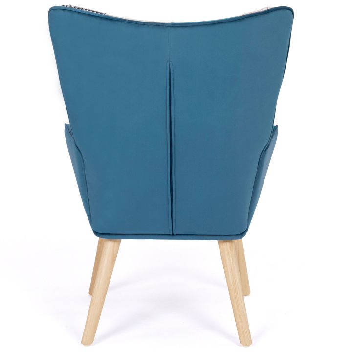 Fauteuil scandinave IVAR avec repose pieds en tissu patchwork et velours bleu Fauteuil scandinave IVAR avec repose pieds en tissu patchwork et velours bleu