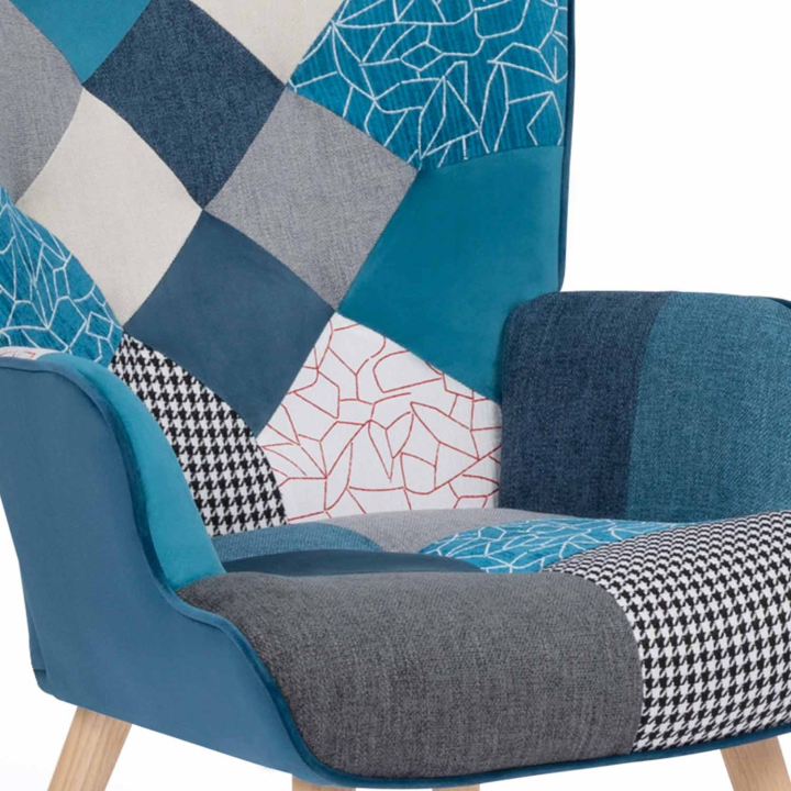 Fauteuil scandinave IVAR avec repose pieds en tissu patchwork et velours bleu Fauteuil scandinave IVAR avec repose pieds en tissu patchwork et velours bleu