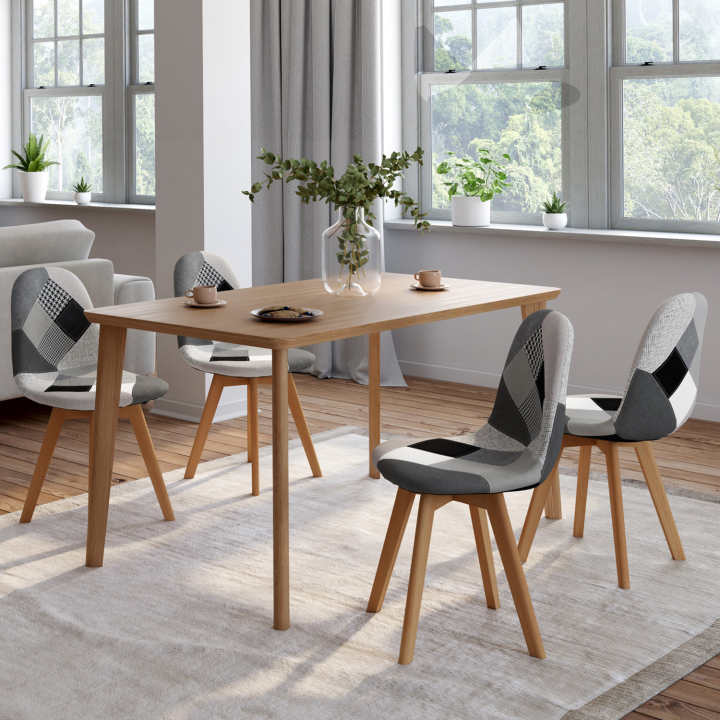 Lot de 4 chaises scandinaves SARA motifs patchworks noirs, gris et blancs Lot de 4 chaises scandinaves SARA motifs patchworks noirs, gris et blancs