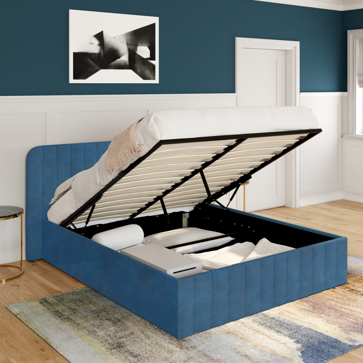 Lit coffre double ALBA avec tête de lit 140 x 190 cm velours bleu Lit coffre double ALBA avec tête de lit 140 x 190 cm velours bleu