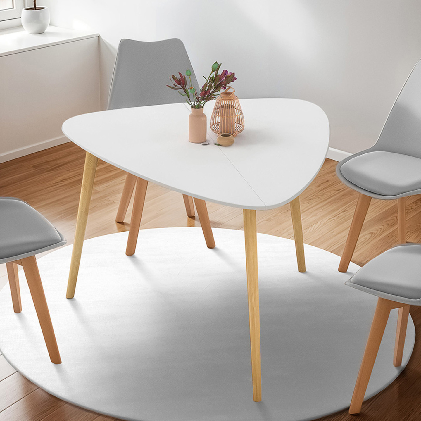 Table et Chaises de Salle à Manger Triangulaire Brutaliste en Chêne, Pays-Bas, 1960s, Set de 8 en vente sur