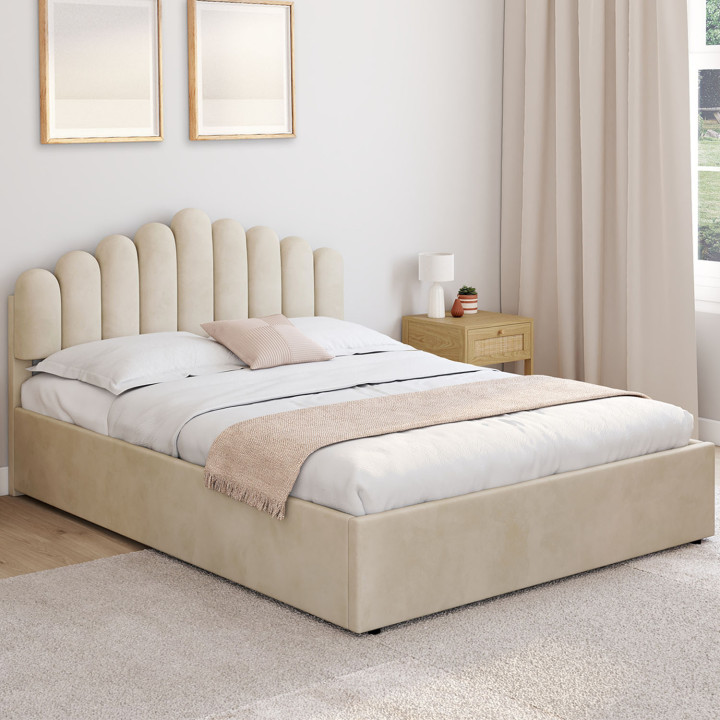 Letto matrimoniale NOELIE con testiera e base in velluto beige 140 x 190 cm