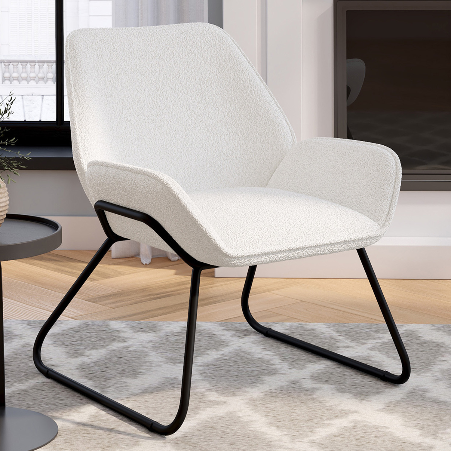 Fauteuil en tissu bouclette et pieds métal noirs
