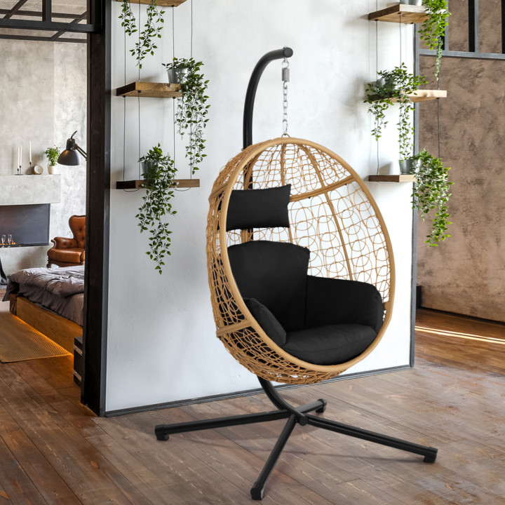 Poltrona sospesa a forma di uovo in rattan con cuscino nero | ID Market