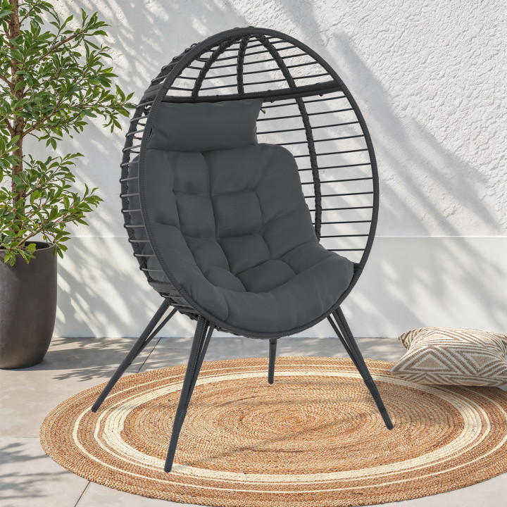 Sessel Ei auf grauem durchbrochenem Fuß in Rattanoptik mit grauem Kissen