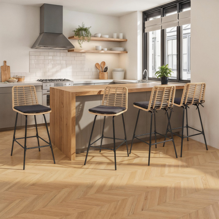 Set di 4 sgabelli da bar SUMMER effetto rattan con gambe in metallo nero