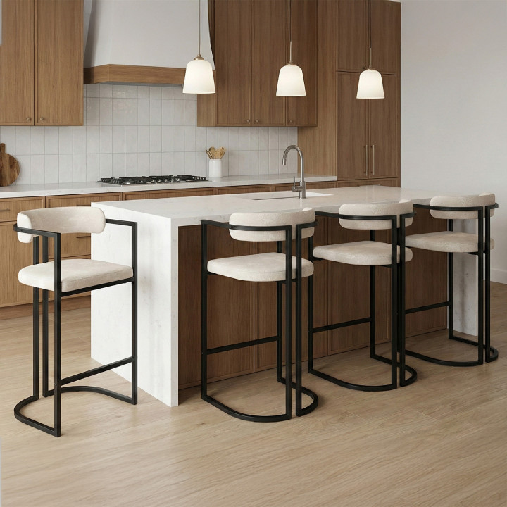 Set di 4 sgabelli da bar RONDY in tessuto ciniglia ecru con braccioli e gambe in metallo nero
