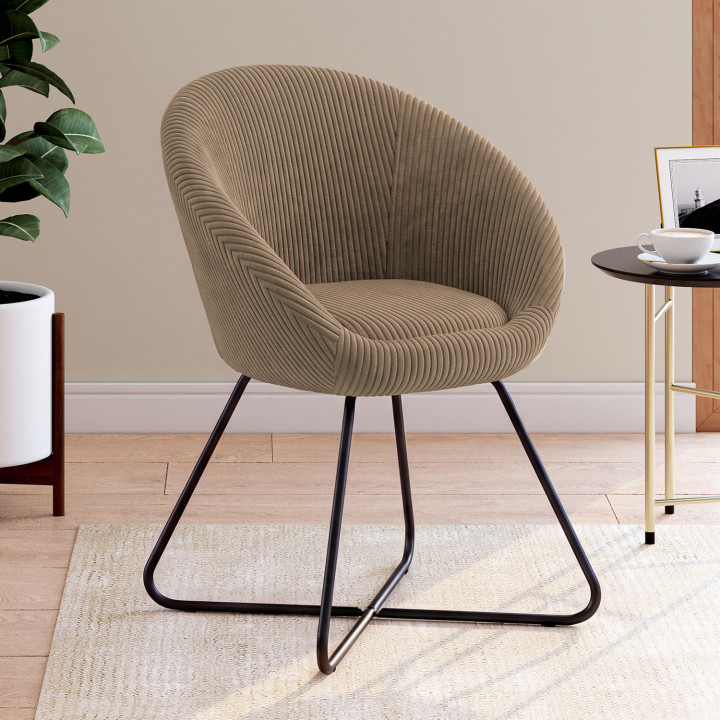 Sillón con forma de huevo ANGELINA, de terciopelo acanalado color topo, con patas cruzadas negras