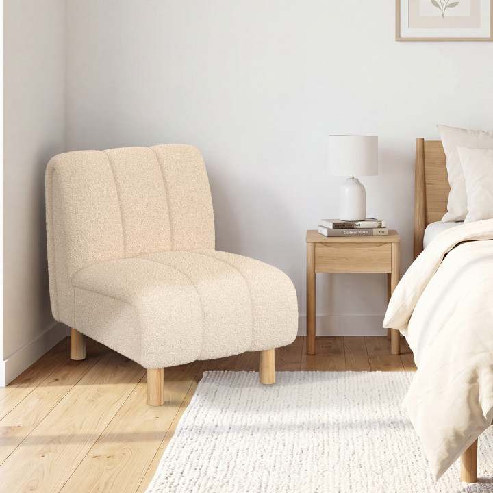 Sillón HECTOR de tejido bouclé beige y patas redondeadas con efecto madera