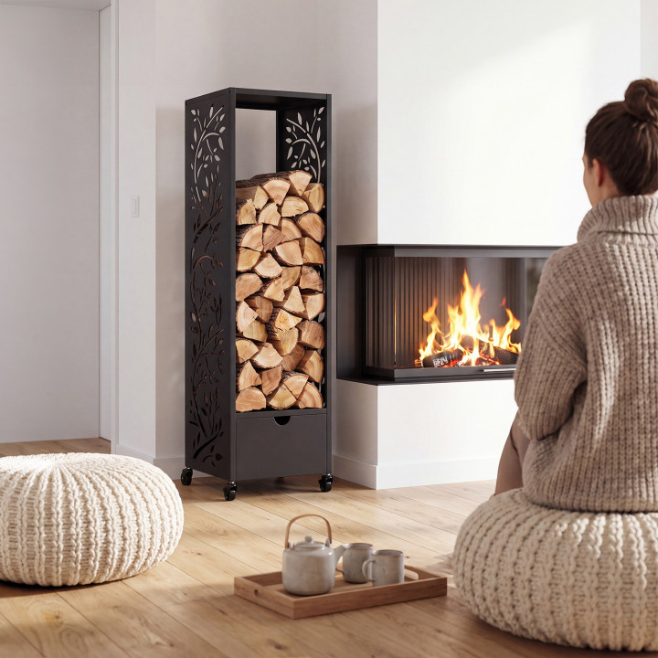 Range bûches vertical plein acier noir motif arbre H. 140 CM pour cheminée avec roulettes et tiroir