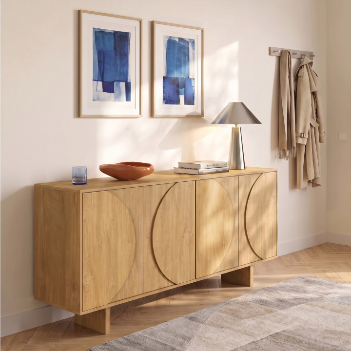 ARVIN-buffetkast van 160 cm met 4 deuren en afgeronde reliëfdetails in licht hout