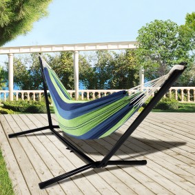 12942 - Amaca blu con supporto in metallo Hamac avec support métal et toile rayée bleue et verte