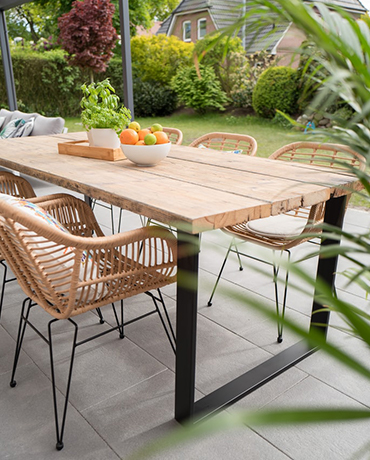 Mobilier de jardin et aménagement déco sur une terrasse