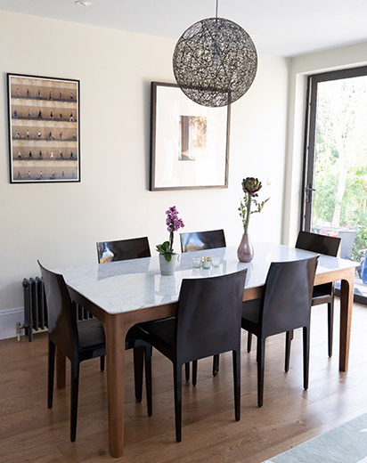 Table à manger en bois avec plateau effet marbre