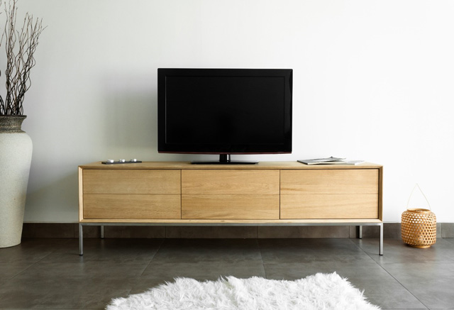Meuble télé en bois dans un intérieur design