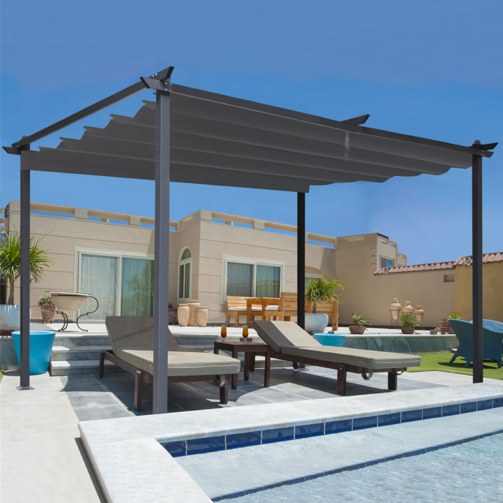 Pergola grise de 3x4 mètres avec toit rétractable en toile installée sur une terrasse moderne.